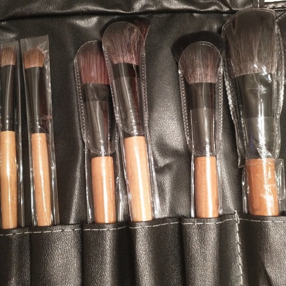 SOLD NEW 30 piece Makeup Brush Set in Carrying travel storage case - Picture 3 of 10
